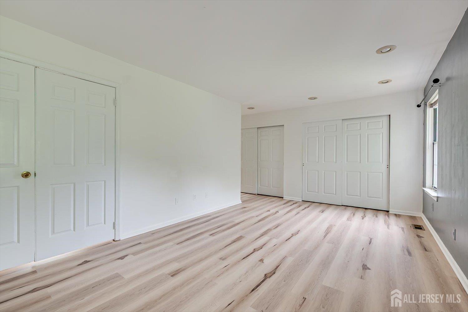 503 Timber Oaks Road Edison, NJ 08820 - Photo 28 of 43 Gallery Image 28