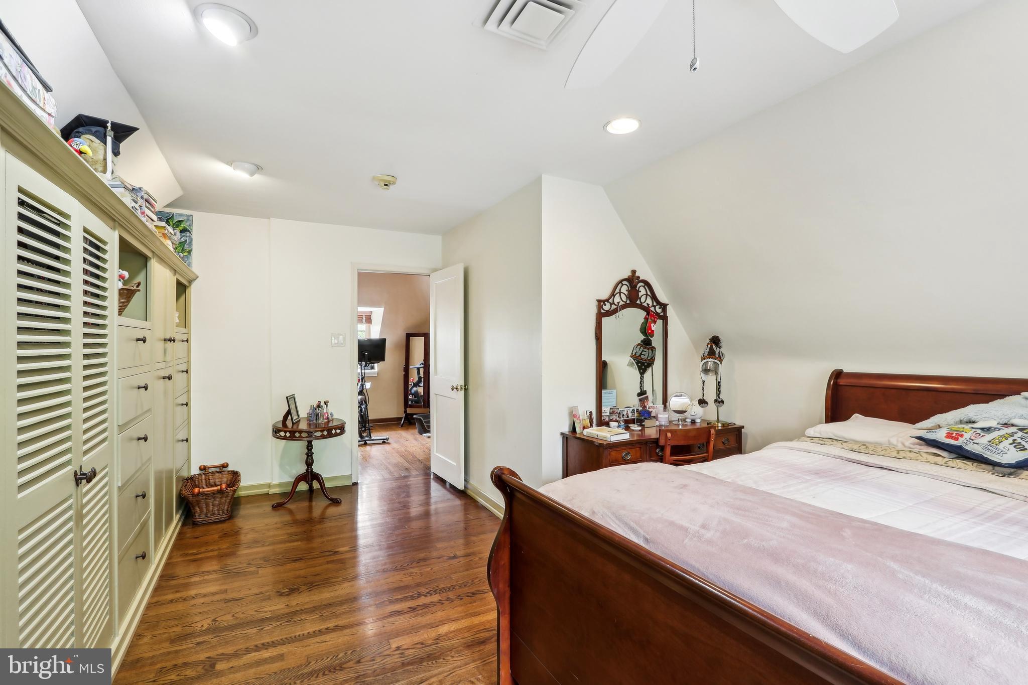 1536 Warner Road Jenkintown, PA 19046 - Photo 43 of 83 middle bedroom