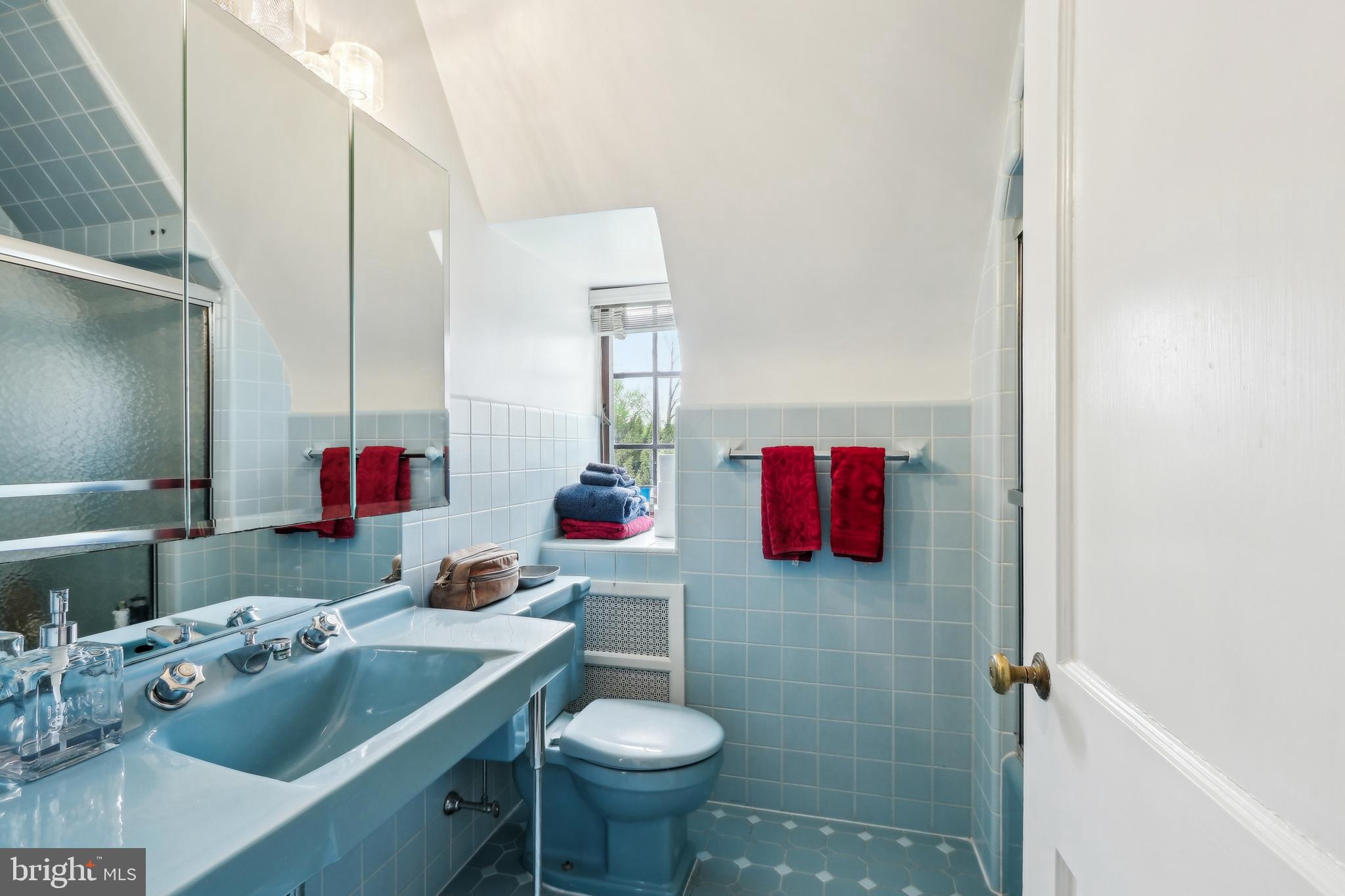 1536 Warner Road Jenkintown, PA 19046 - Photo 49 of 83 3rd full bathroom on 2nd floor