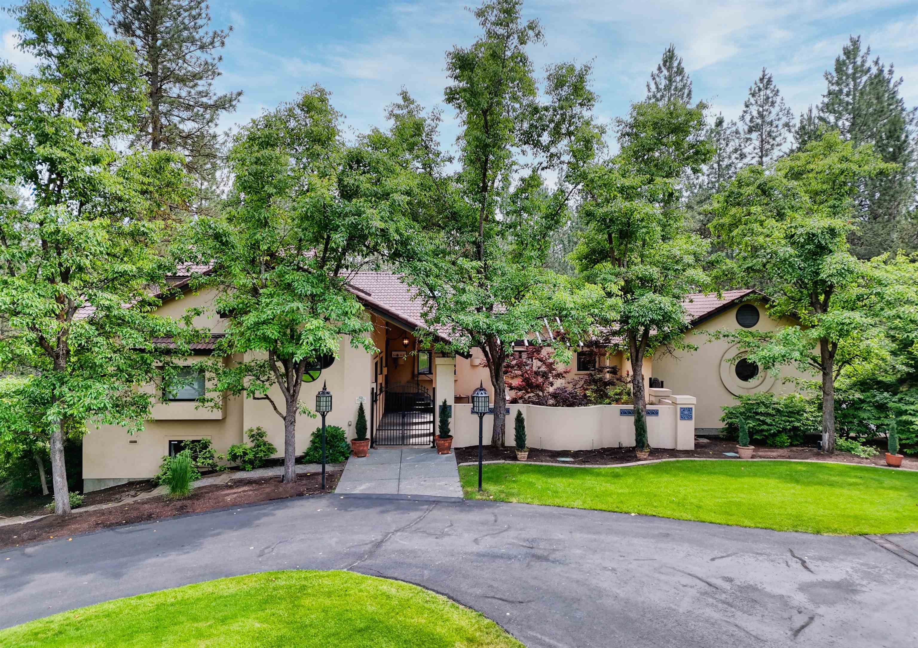 1602 East Heritage Ln  