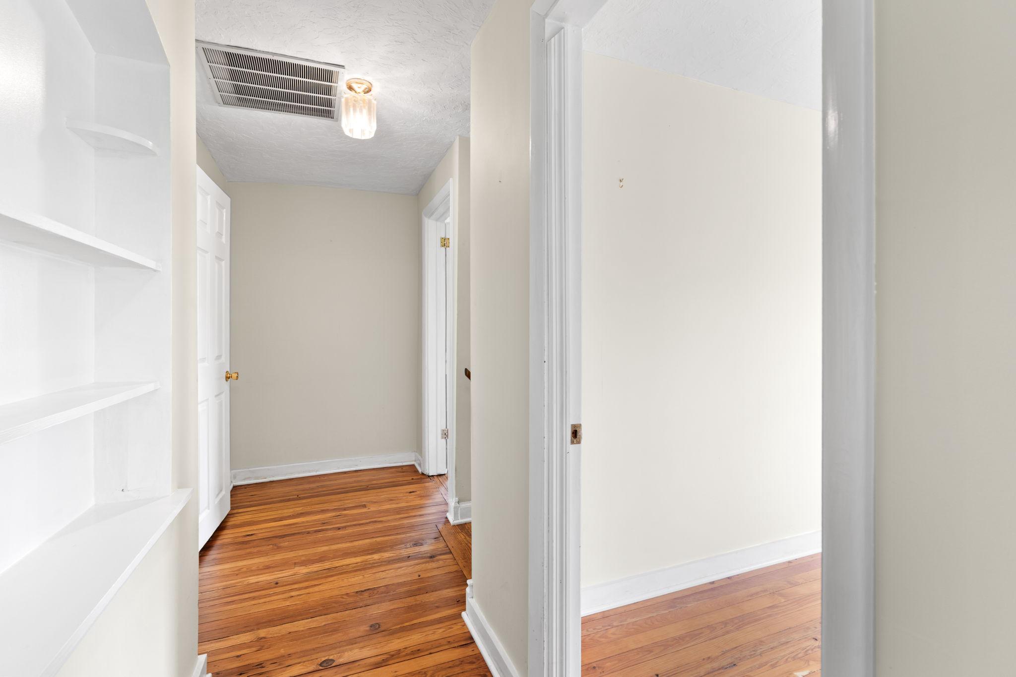 5002 Burkittsville Road Jefferson, MD 21755 - Photo 17 of 40 Hallway Bedrooms