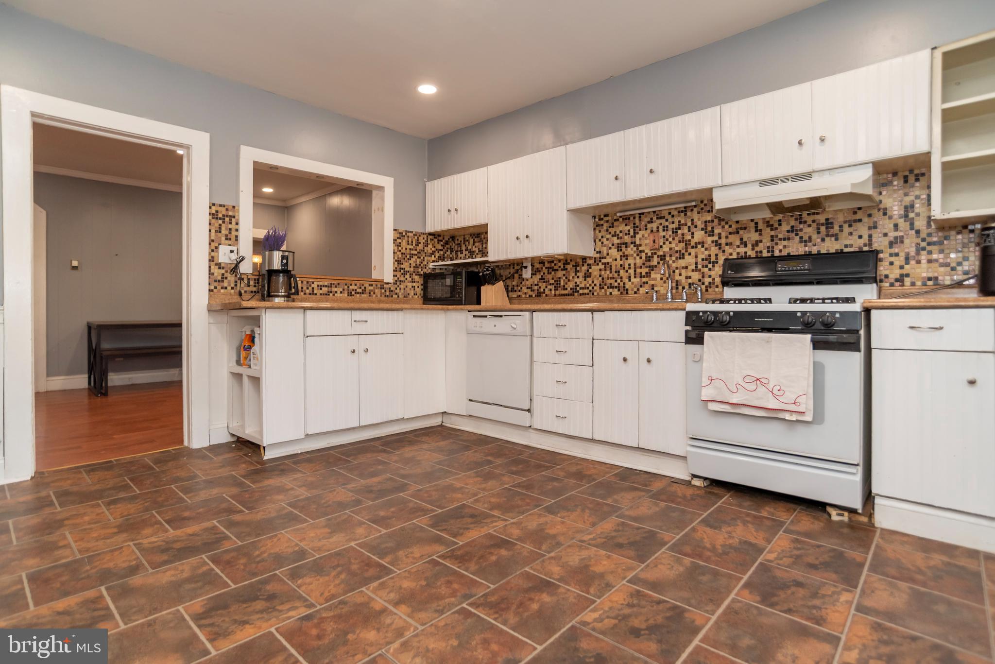 435 Cedar Street Bristol, PA 19007 - Photo 11 of 32