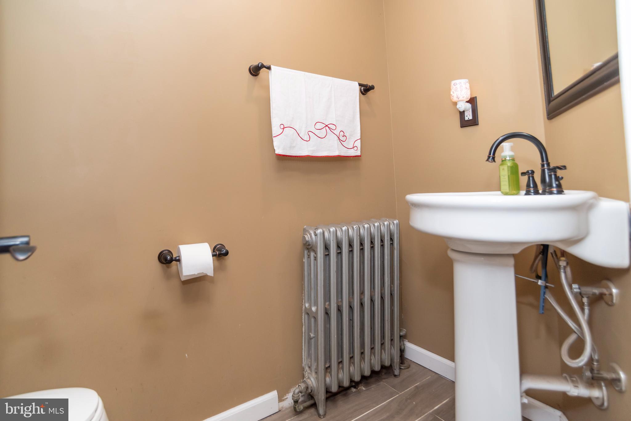 435 Cedar Street Bristol, PA 19007 - Photo 9 of 32