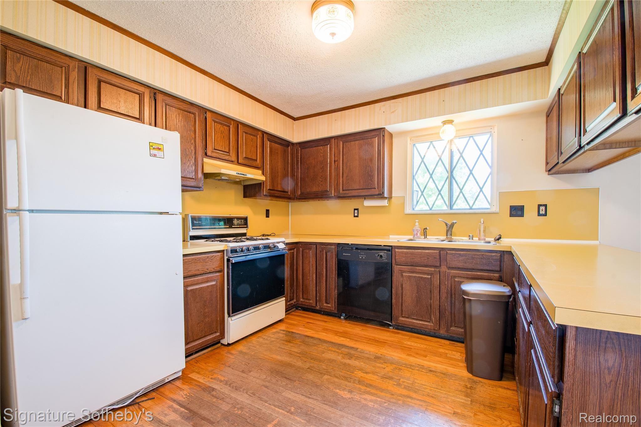 11920 Read Road Fenton, MI 48430 - Photo 9 of 43 Open plan kitchen
