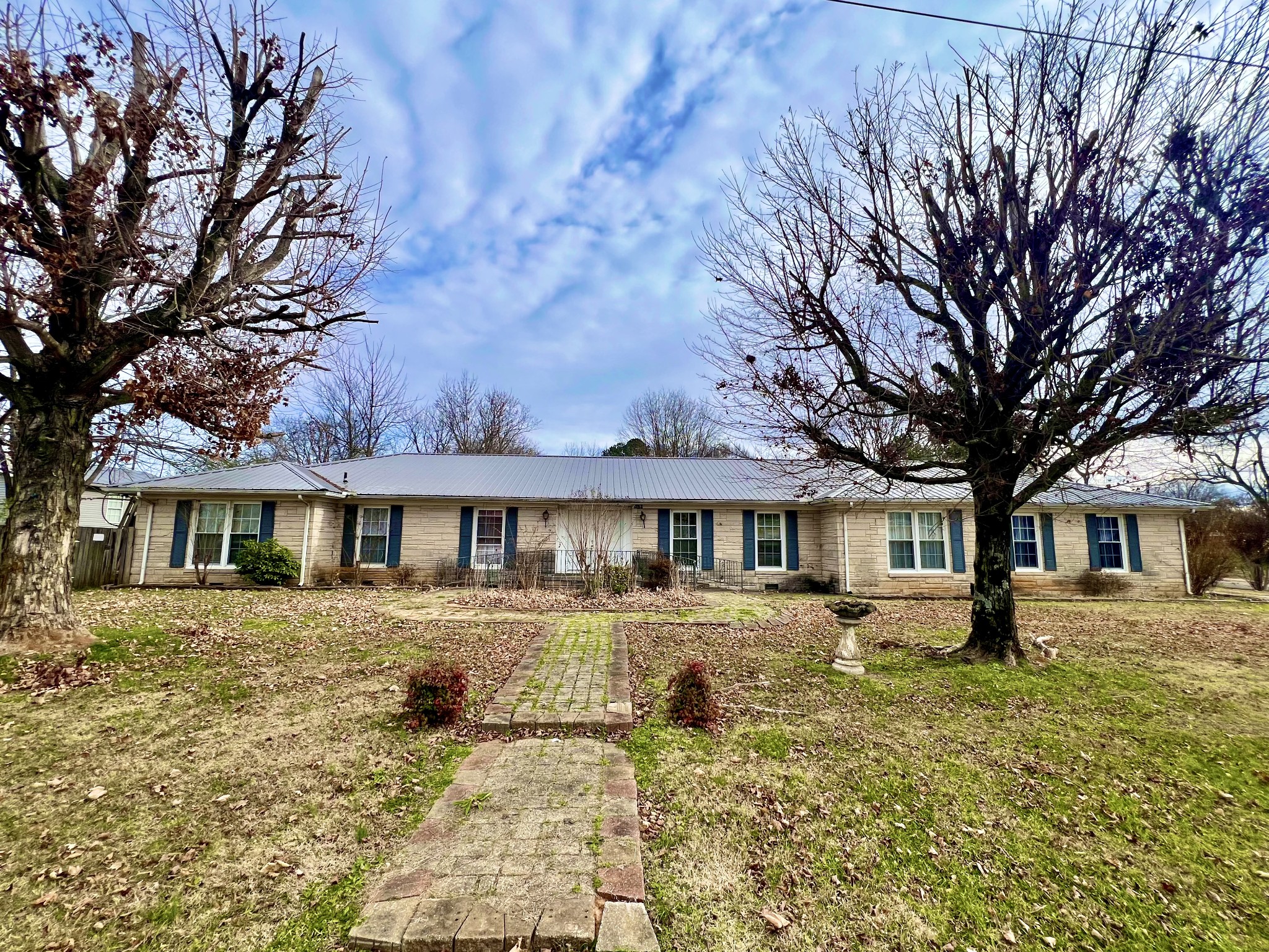 1100 Buffalo Road Lawrenceburg, TN 38464 - Photo 4 of 56 front view of a house with a yard