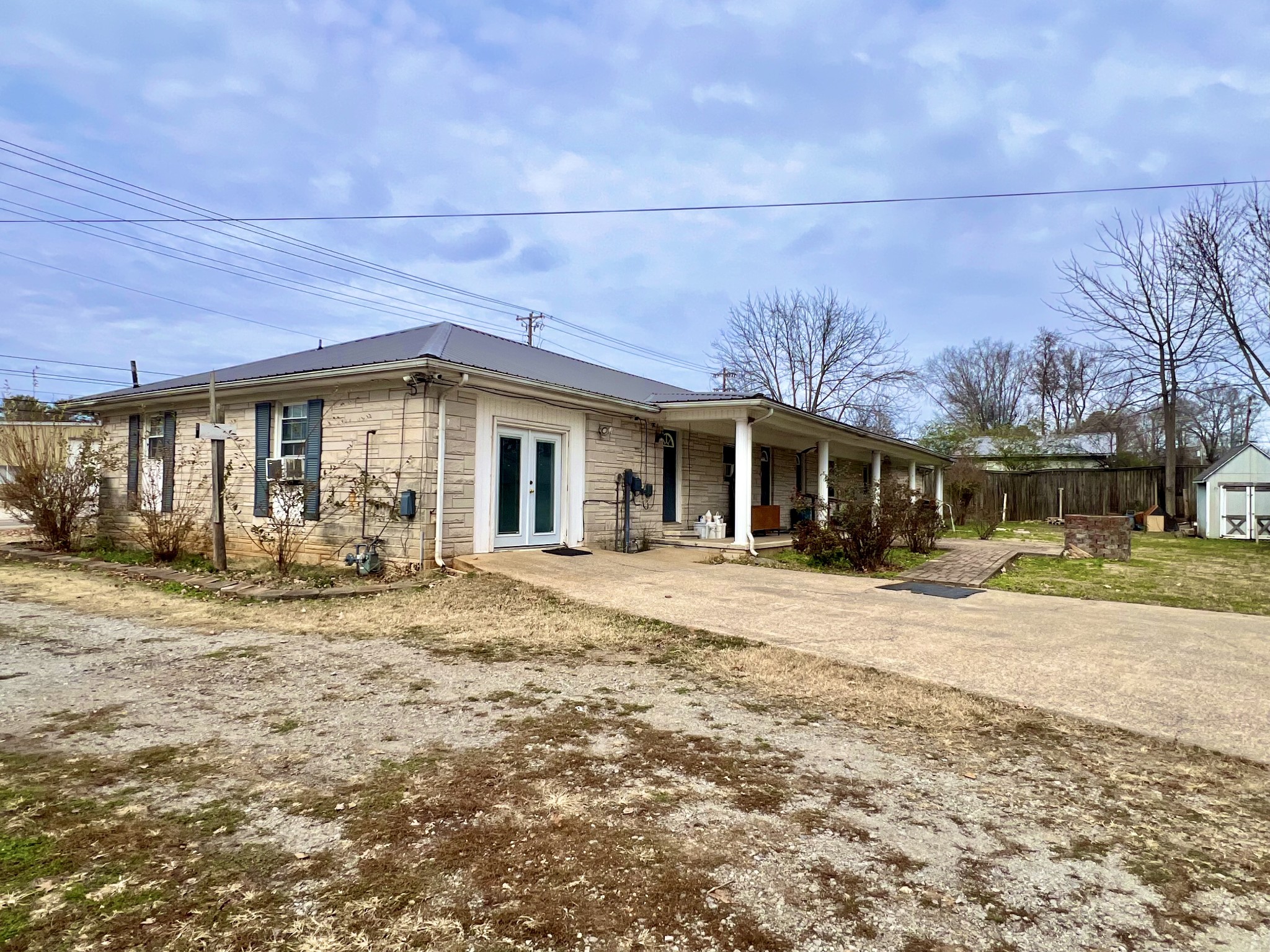 1100 Buffalo Road Lawrenceburg, TN 38464 - Photo 51 of 56 a front view of a house with garden