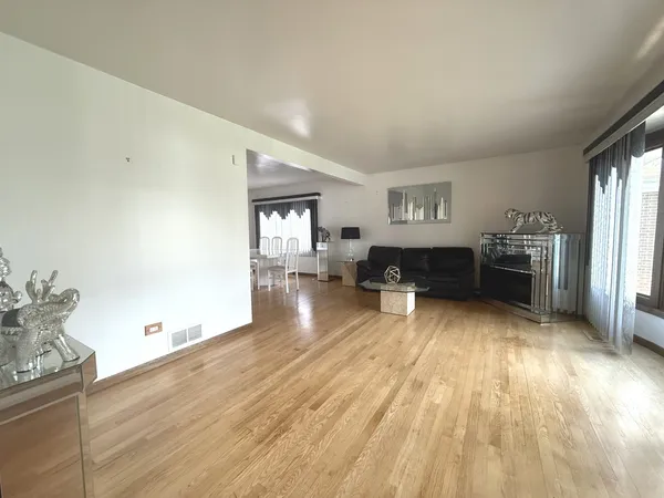 $429,000 | 3044 Halifax Avenue, Westchester, IL 60154