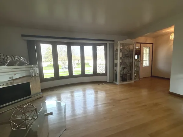 $429,000 | 3044 Halifax Avenue, Westchester, IL 60154