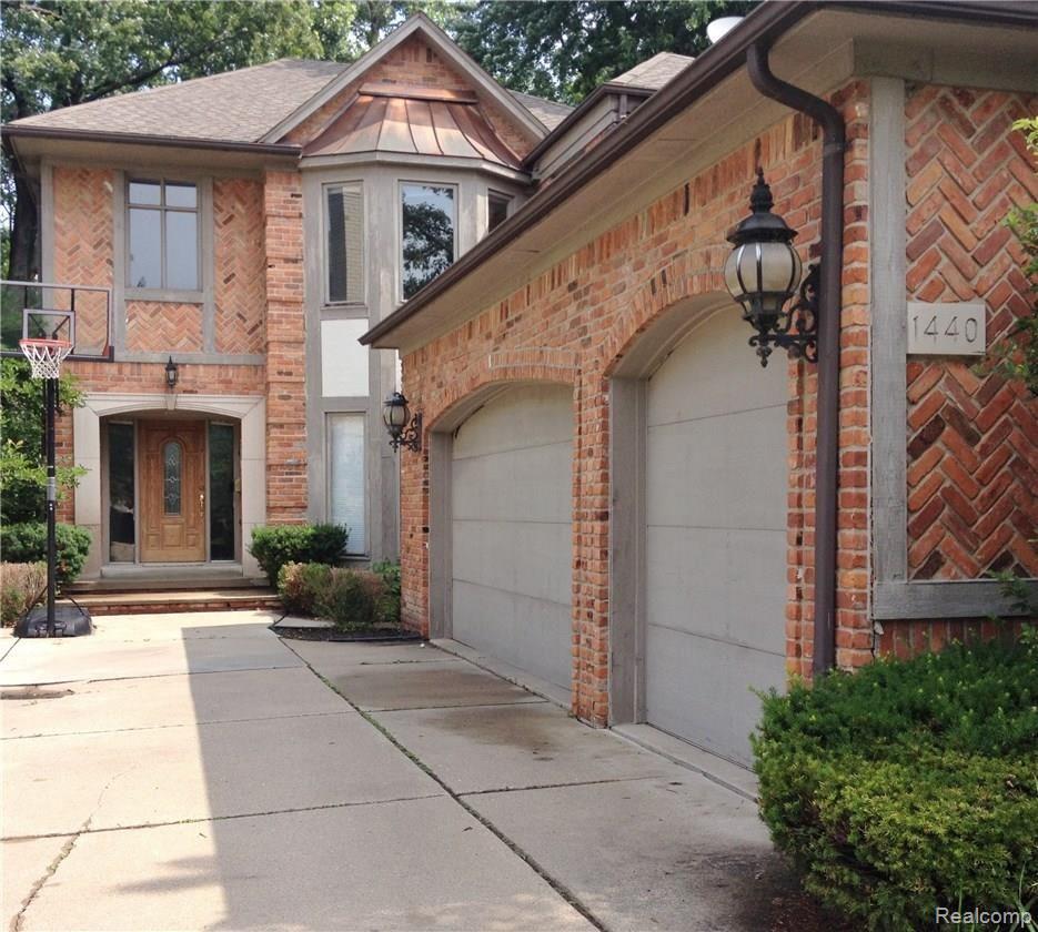 1440 Oxford Road Grosse Pointe, MI 48236 - Photo 2 of 27 Garage.JPG