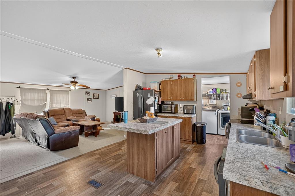 9313 Robin Road Hawk Cove, TX 75474 - Photo 12 of 37 Gallery Image 12