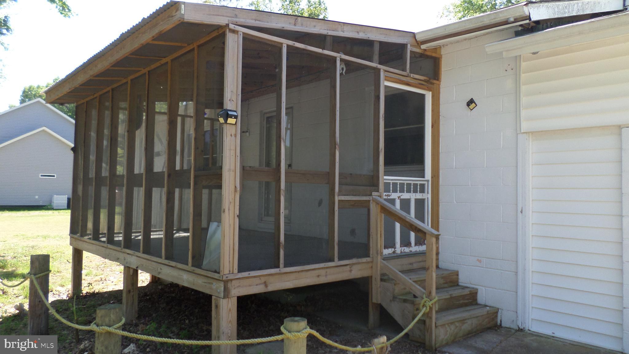 430 Holly Way Colonial Beach, VA 22443 - Photo 2 of 17 screen porch