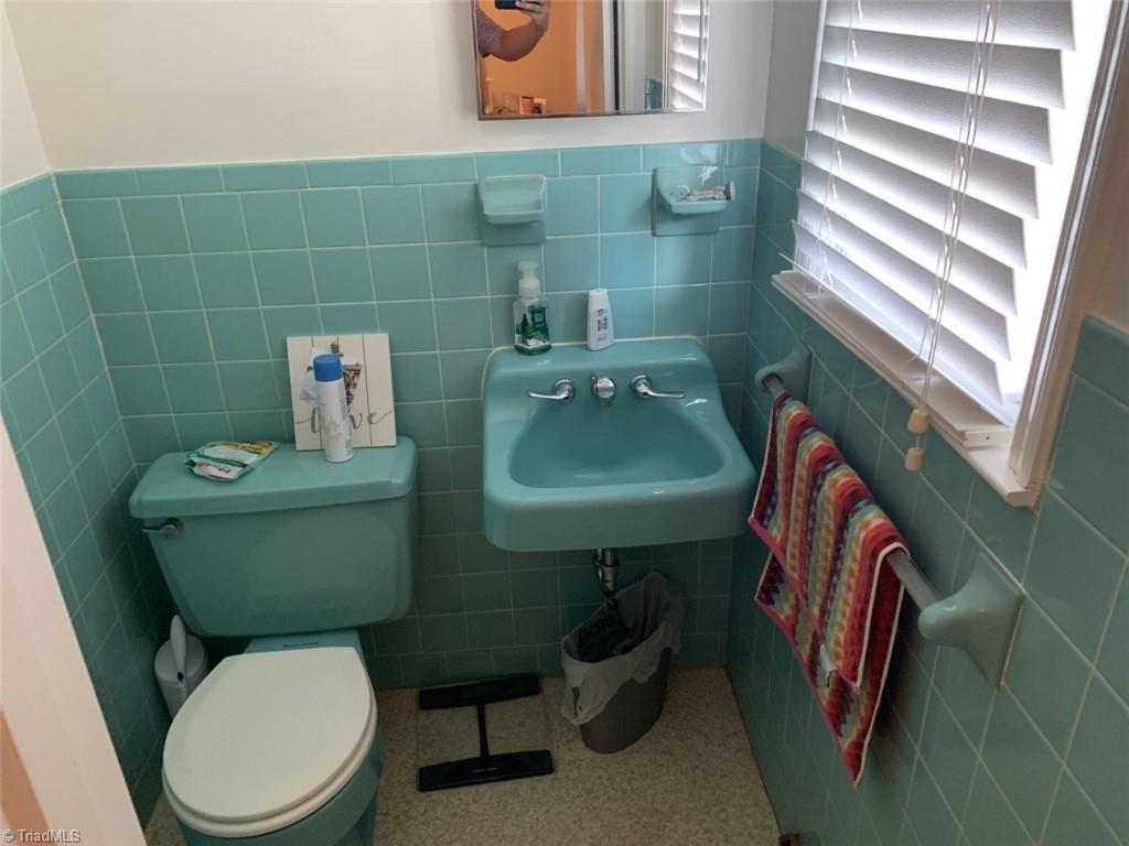 3795 Quaker Church Road Pinnacle, NC 27043 - Photo 12 of 19 half bath in master