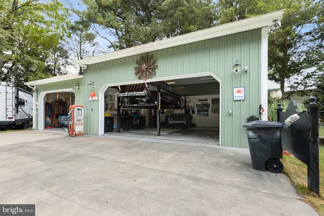 $799,900 | 204 Lake Drive, Milton, DE 19968