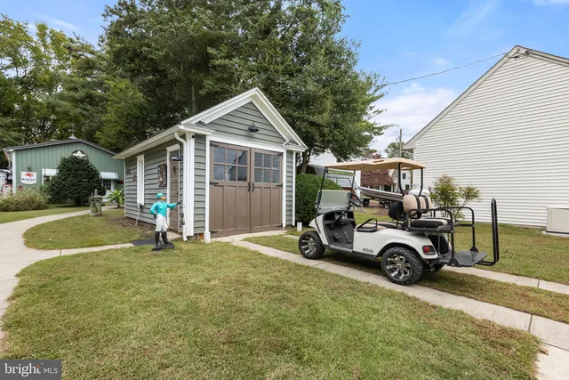 $799,900 | 204 Lake Drive, Milton, DE 19968