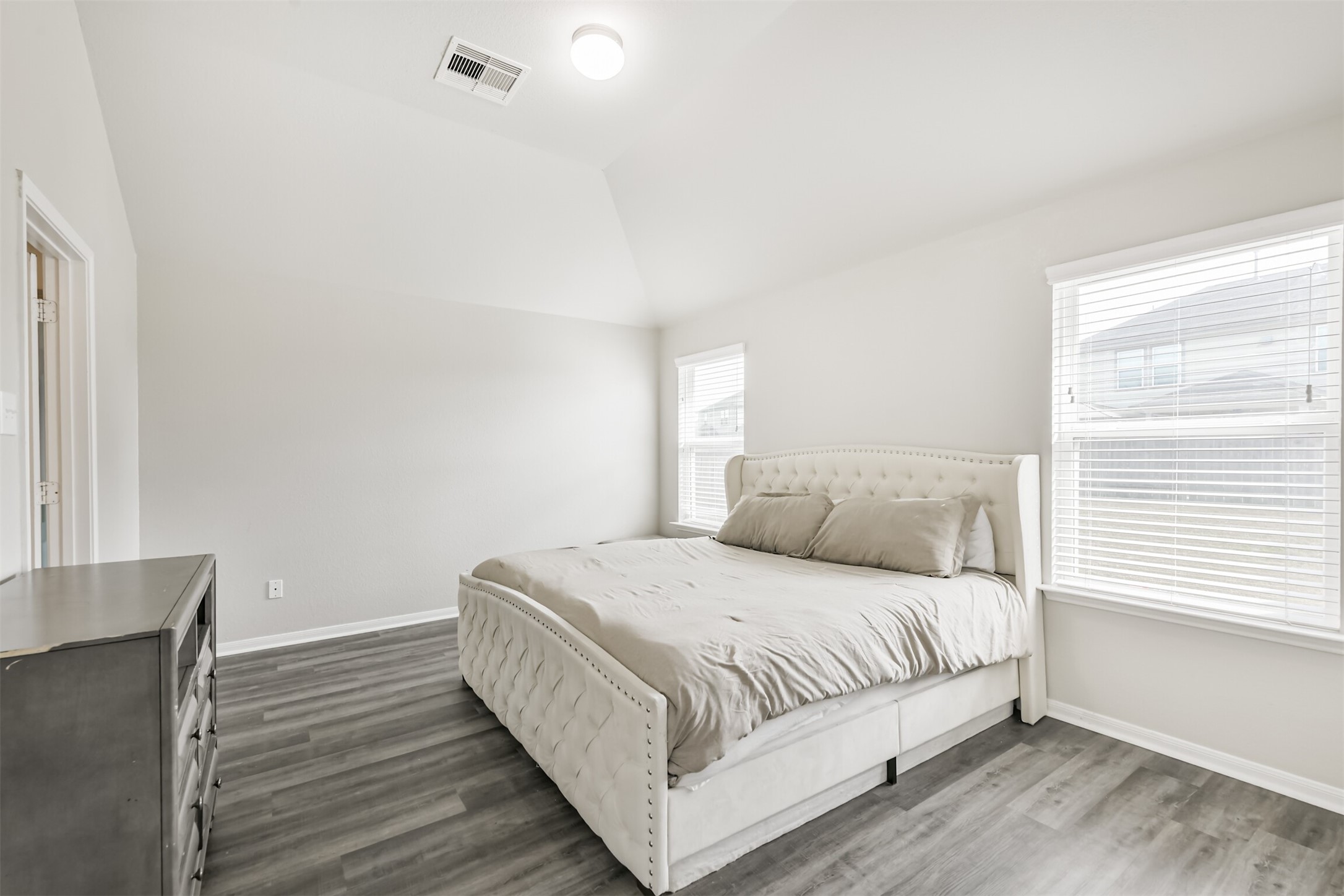 3127 Everwood Trail Rosenberg, TX 77471 - Photo 15 of 23 This primary suite overlooks the backyard and is spacious.