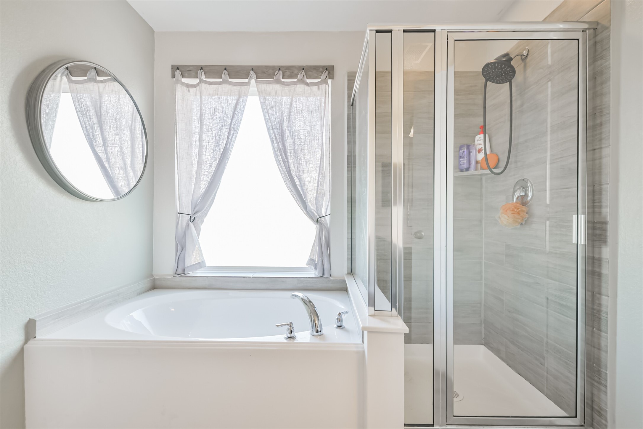 3127 Everwood Trail Rosenberg, TX 77471 - Photo 18 of 23 Imagine enjoying a hot shower before going out into the world or soaking in your tub after a long day. It's nice to have options.