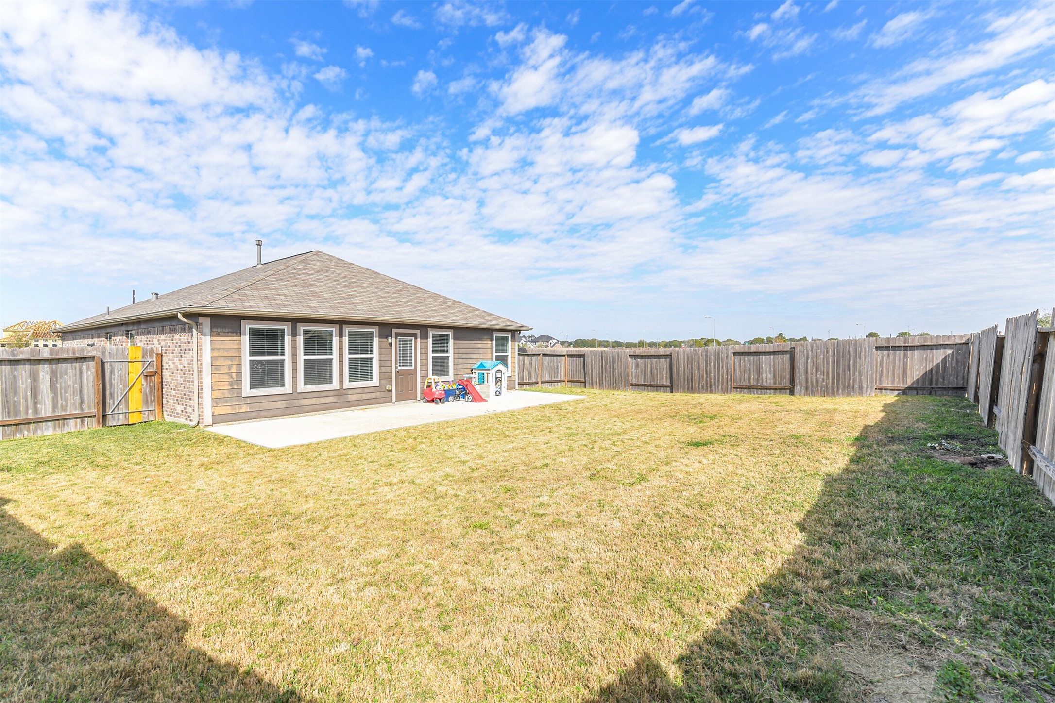 3127 Everwood Trail Rosenberg, TX 77471 - Photo 20 of 23 Lots of room to entertain family and friends here.