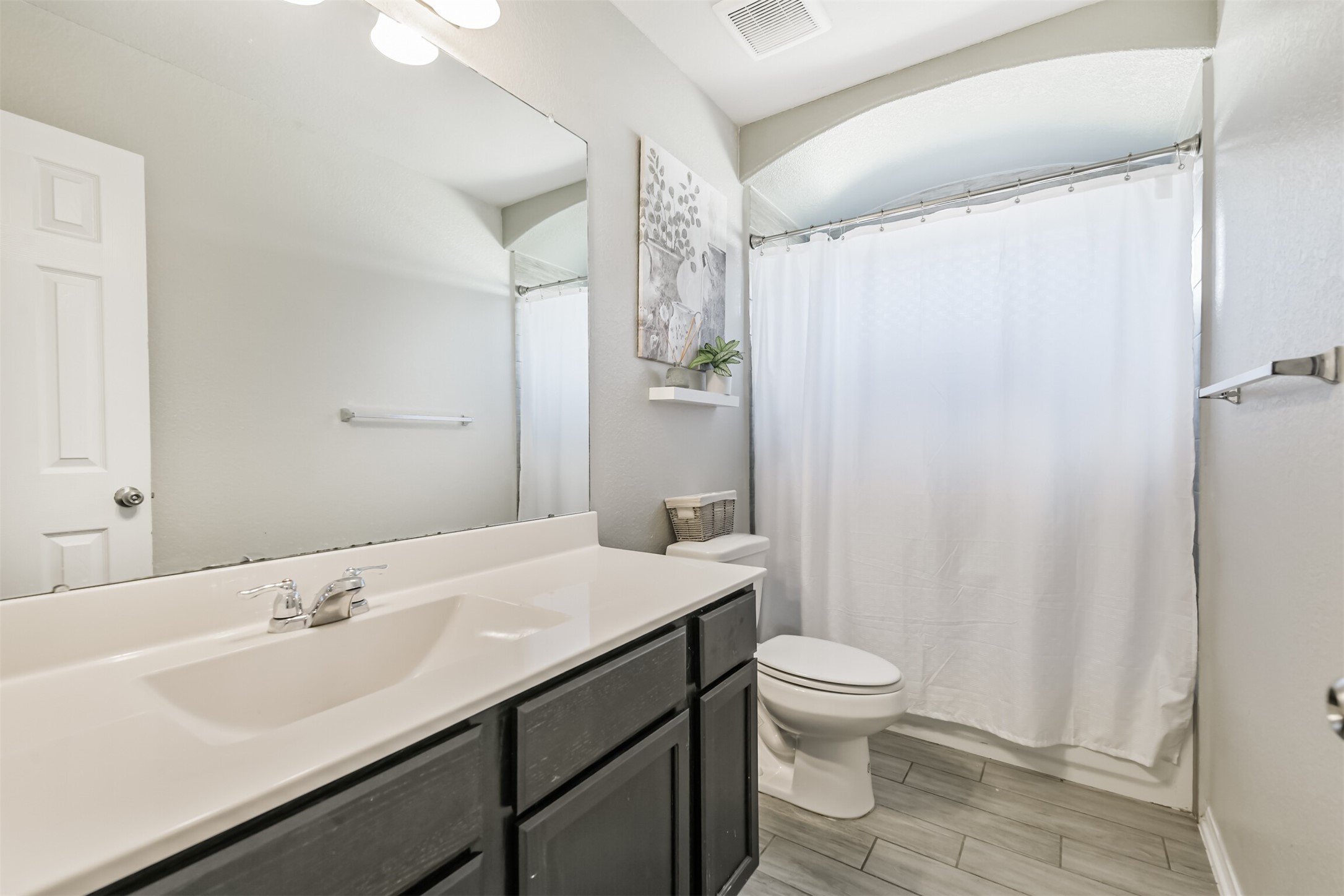 3127 Everwood Trail Rosenberg, TX 77471 - Photo 6 of 23 The guest bathroom provides ample counter space and storage cabinets.