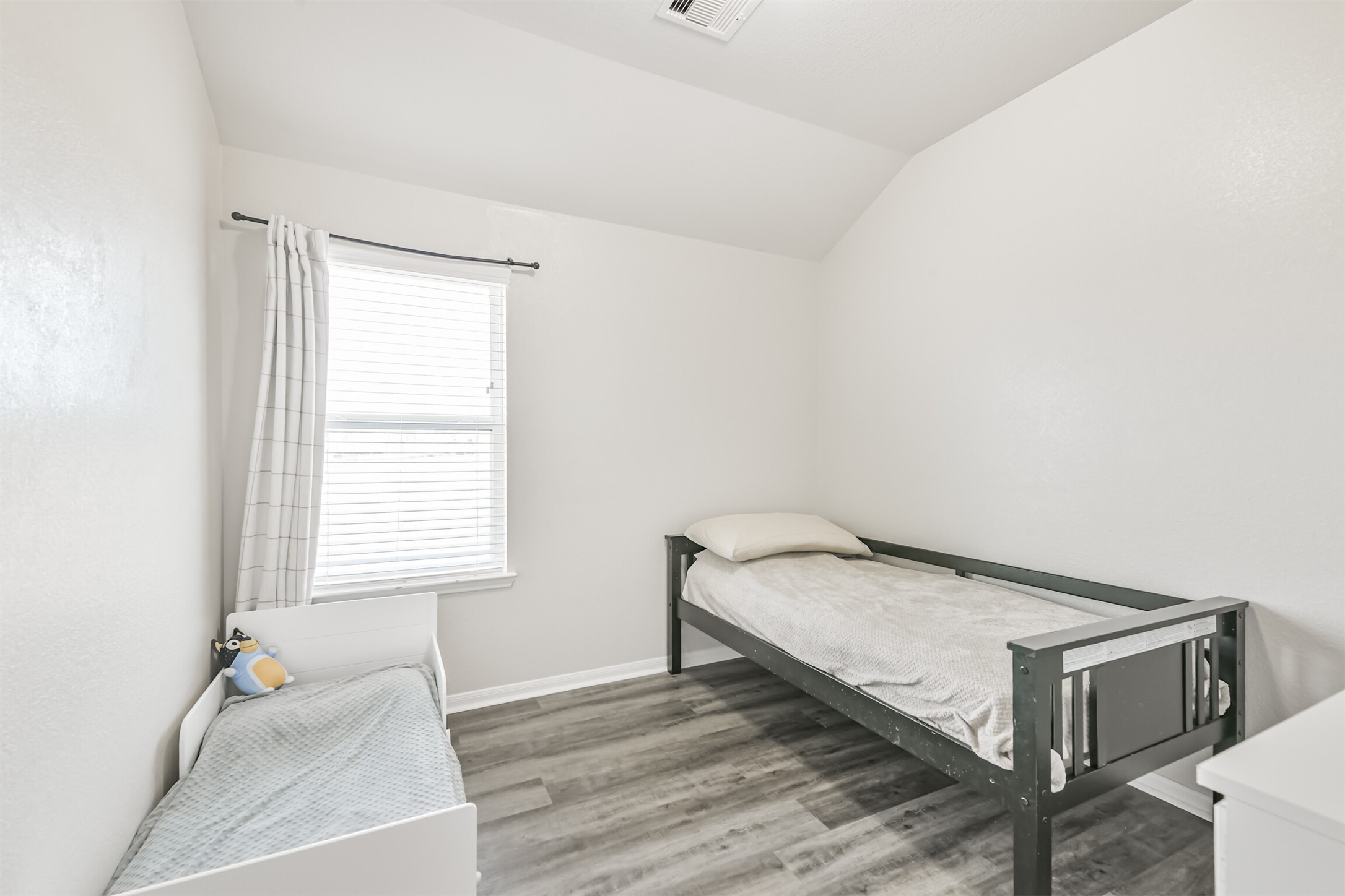 3127 Everwood Trail Rosenberg, TX 77471 - Photo 7 of 23 Guest bedroom #2 fits 2 beds and a dresser.