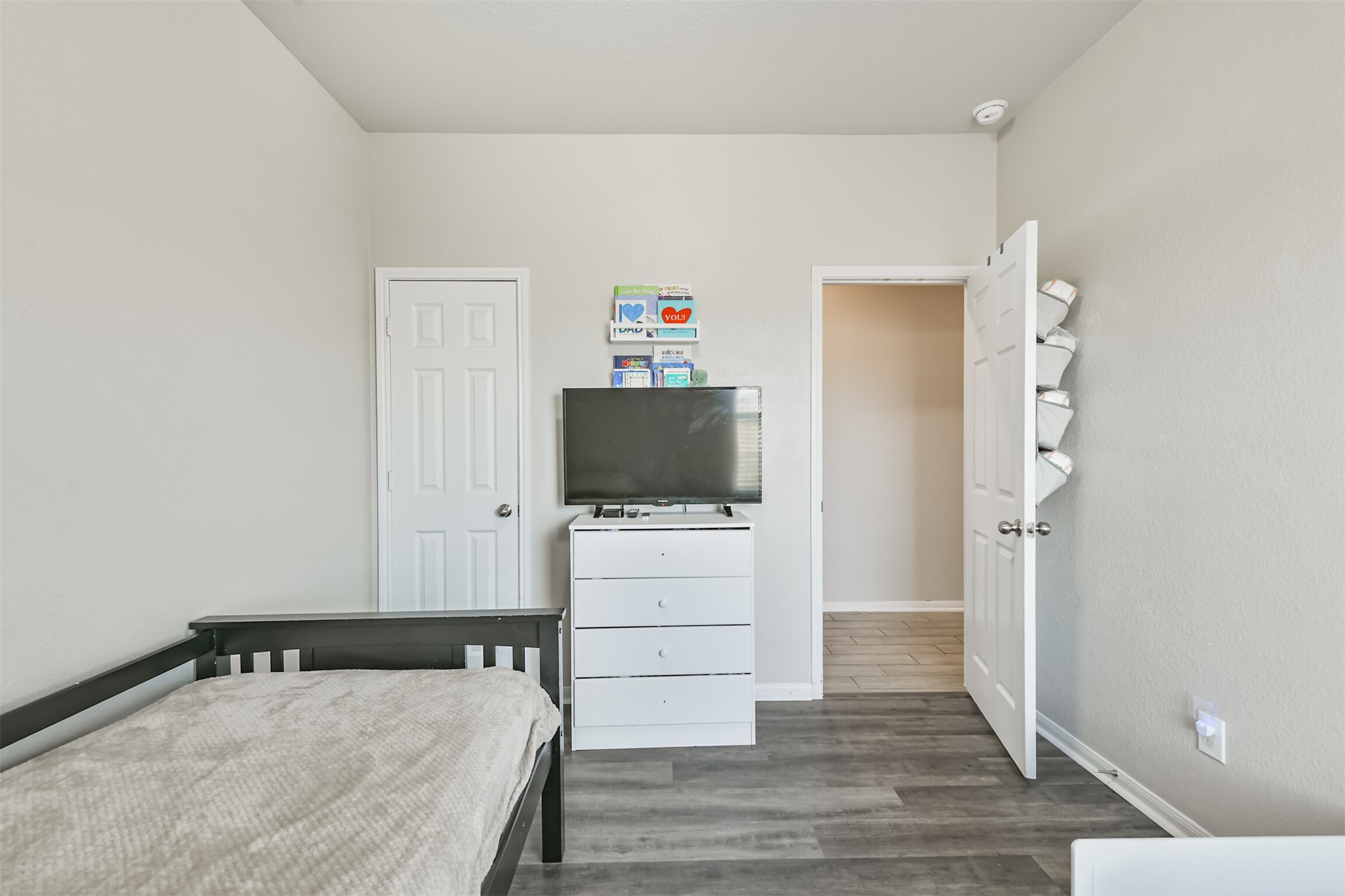 3127 Everwood Trail Rosenberg, TX 77471 - Photo 8 of 23 This view shows the walk-in closet.