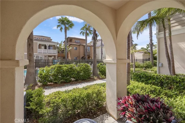 a view of entryway with livingroom and furniture