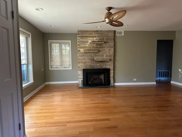 $2,800 | 1600 West 55th Street, La Grange, IL 60525