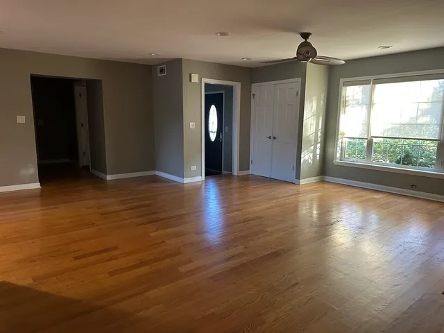 $2,800 | 1600 West 55th Street, La Grange, IL 60525