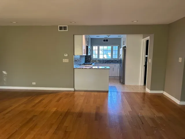 $2,800 | 1600 West 55th Street, La Grange, IL 60525