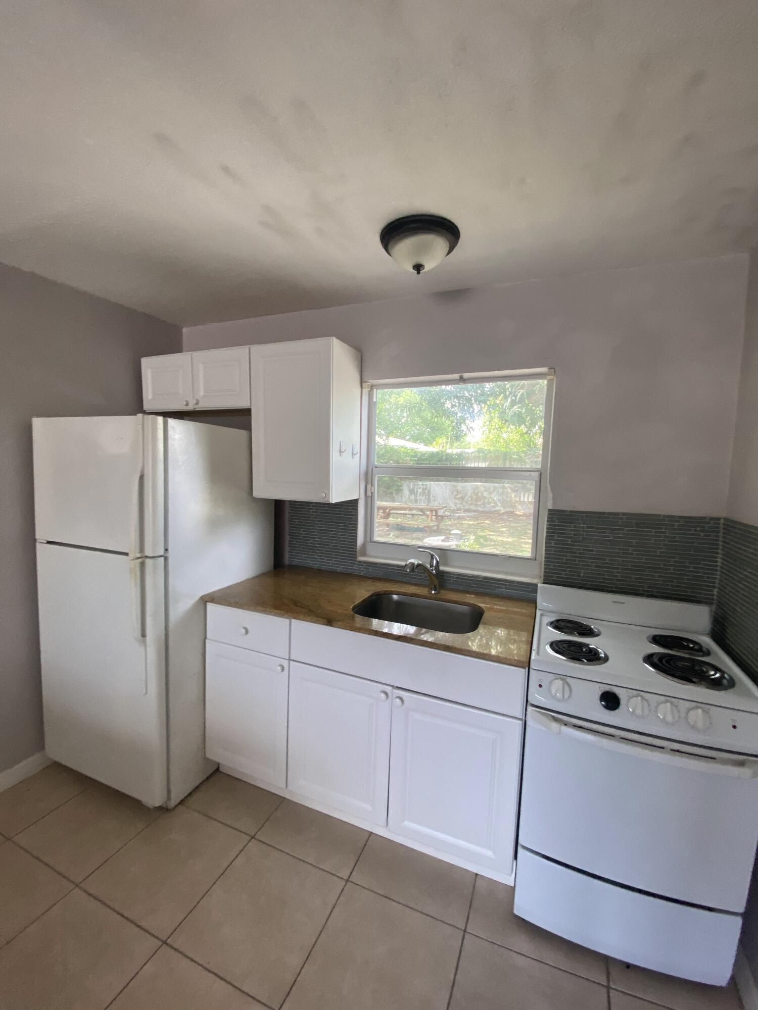 1820 Redbank Road, Unit 2 West Palm Beach, FL 33408 - Photo 9 of 12 9