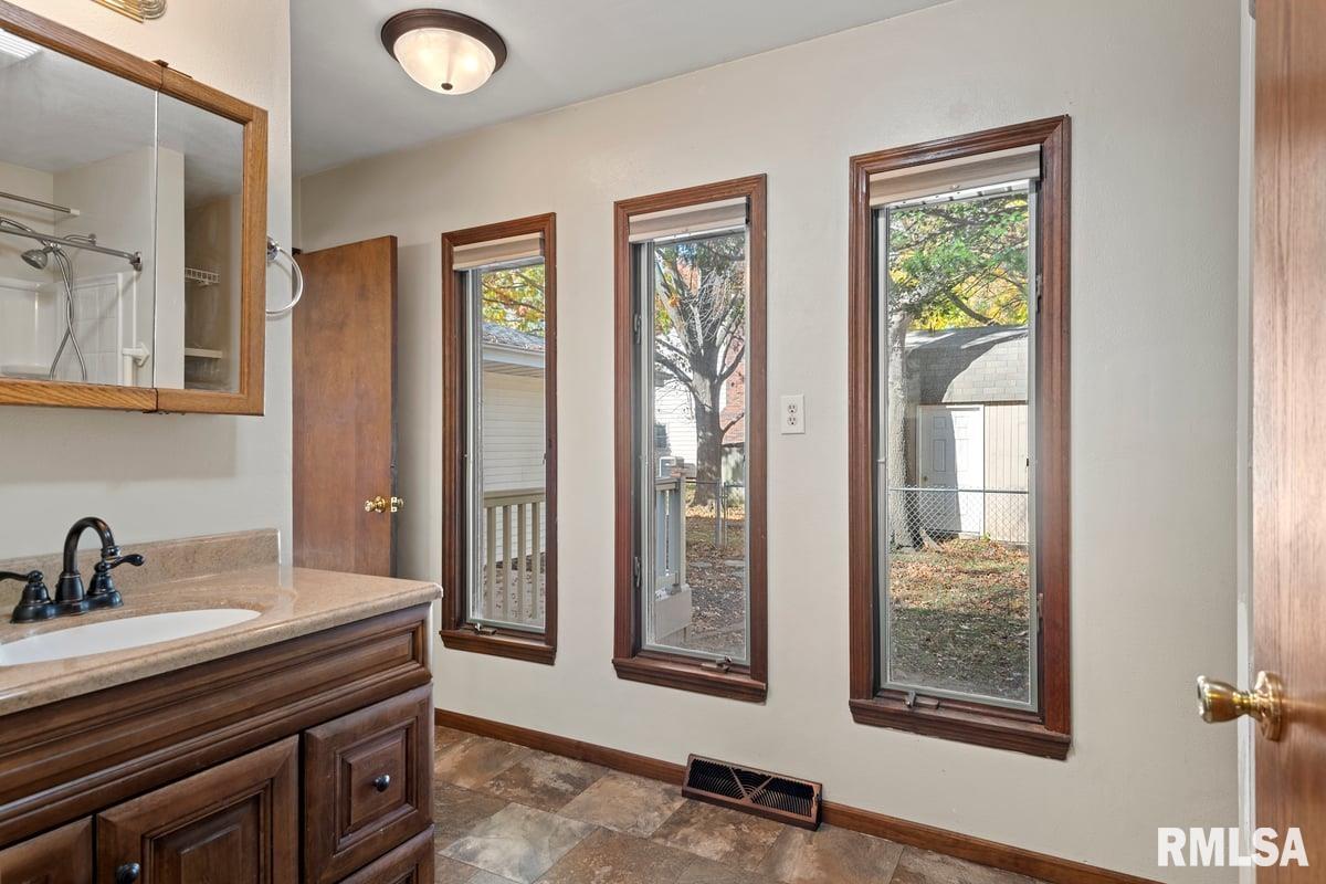 161 Cypress Point Drive Springfield, IL 62704 - Photo 32 of 44