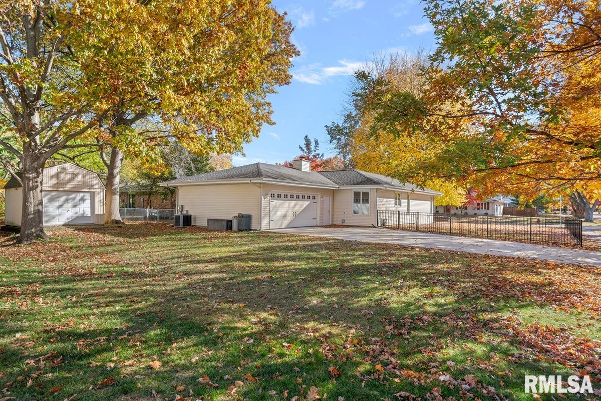 161 Cypress Point Drive Springfield, IL 62704 - Photo 5 of 44