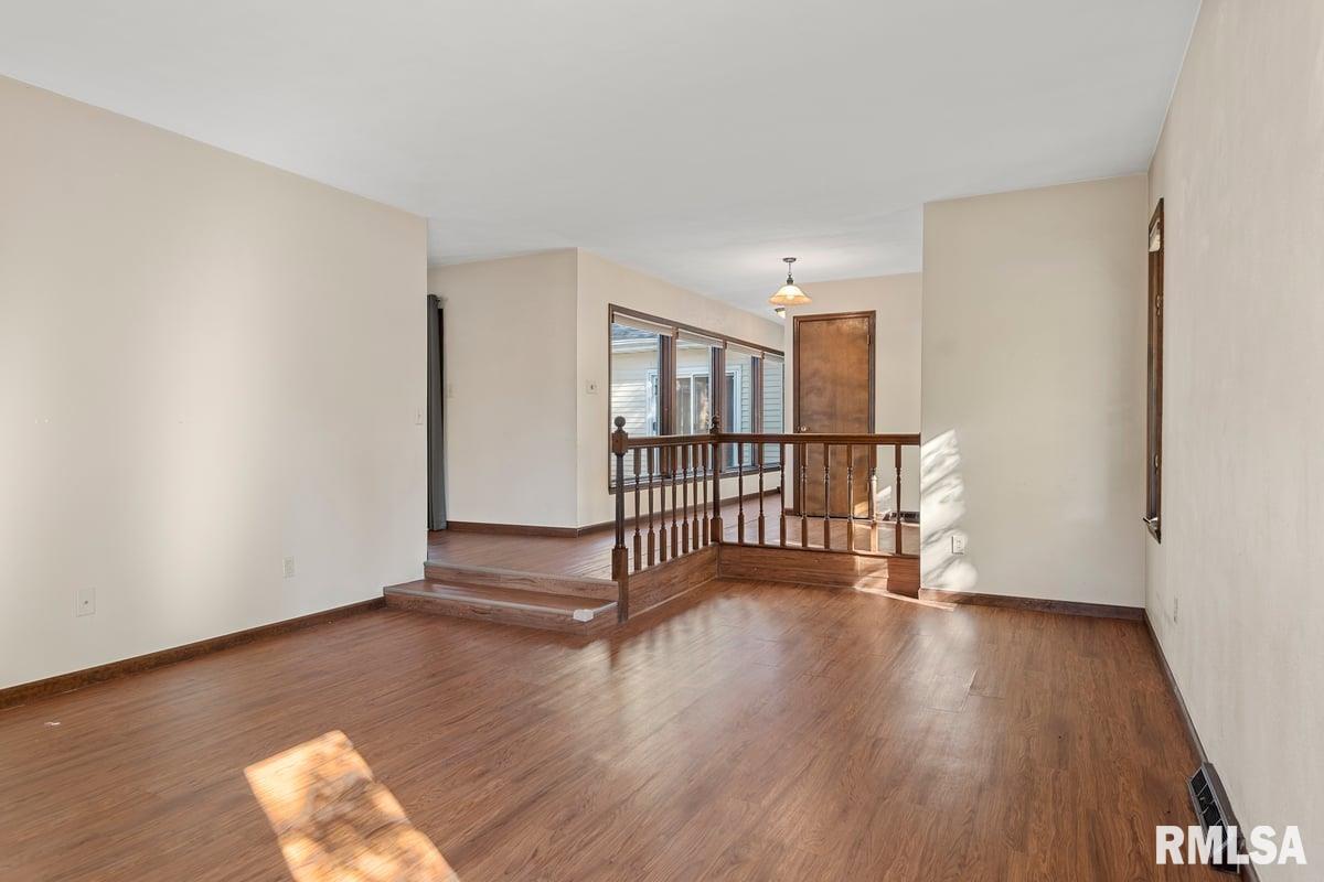 161 Cypress Point Drive Springfield, IL 62704 - Photo 9 of 44