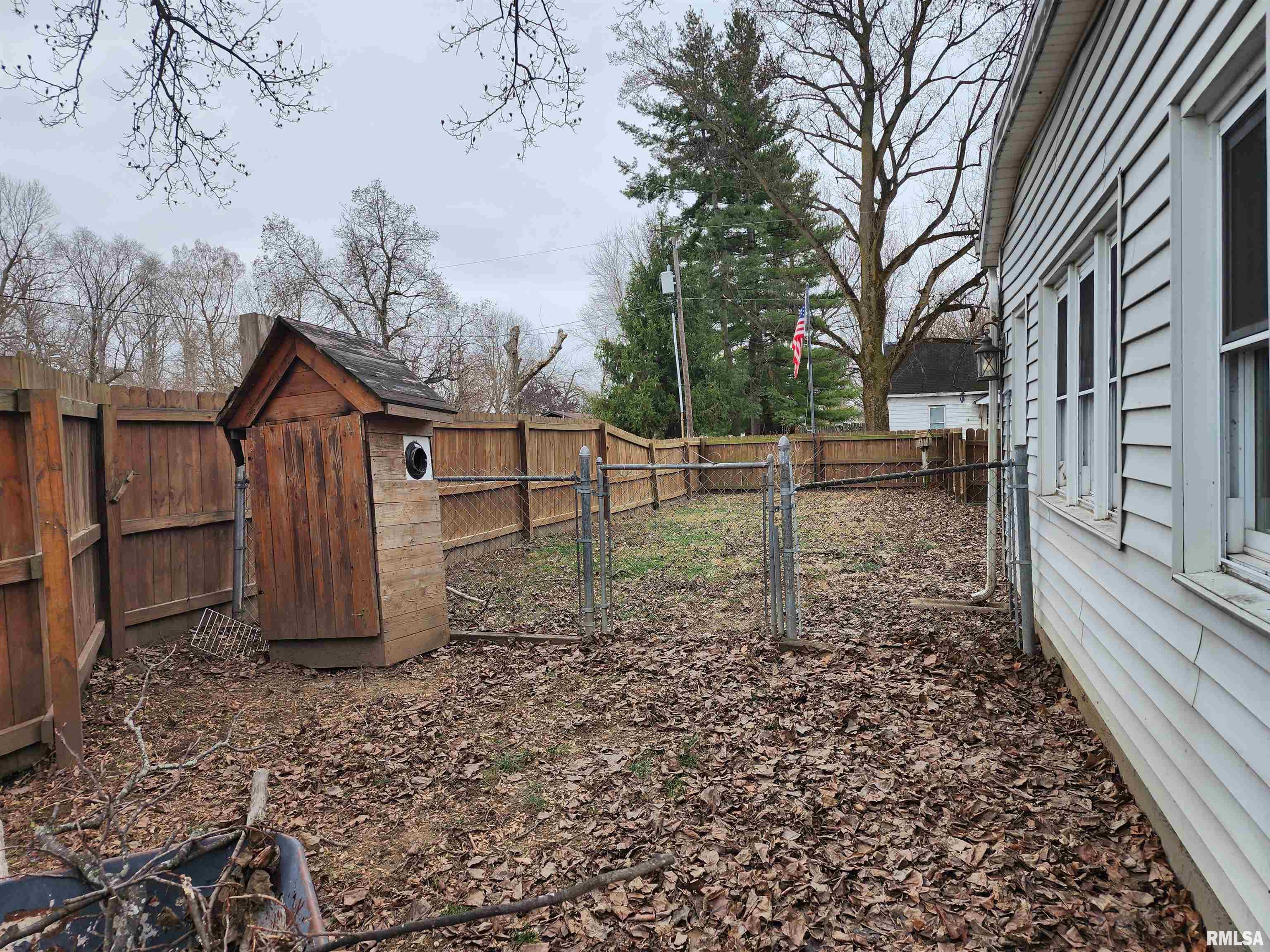 305 Simpson Street Mechanicsburg, IL 62545 - Photo 13 of 26