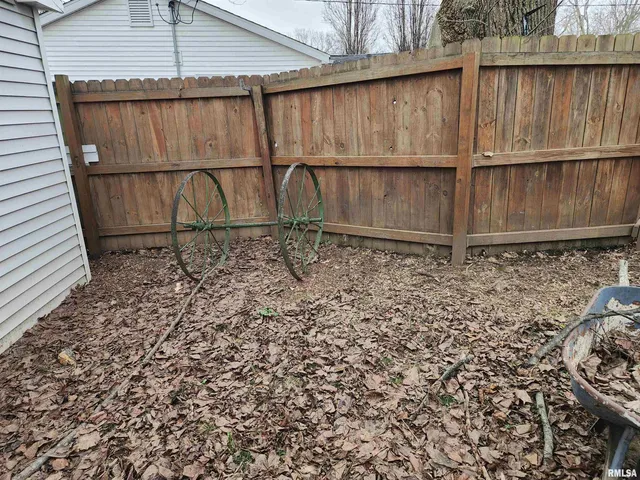 $157,000 | 305 Simpson Street, Mechanicsburg, IL 62545