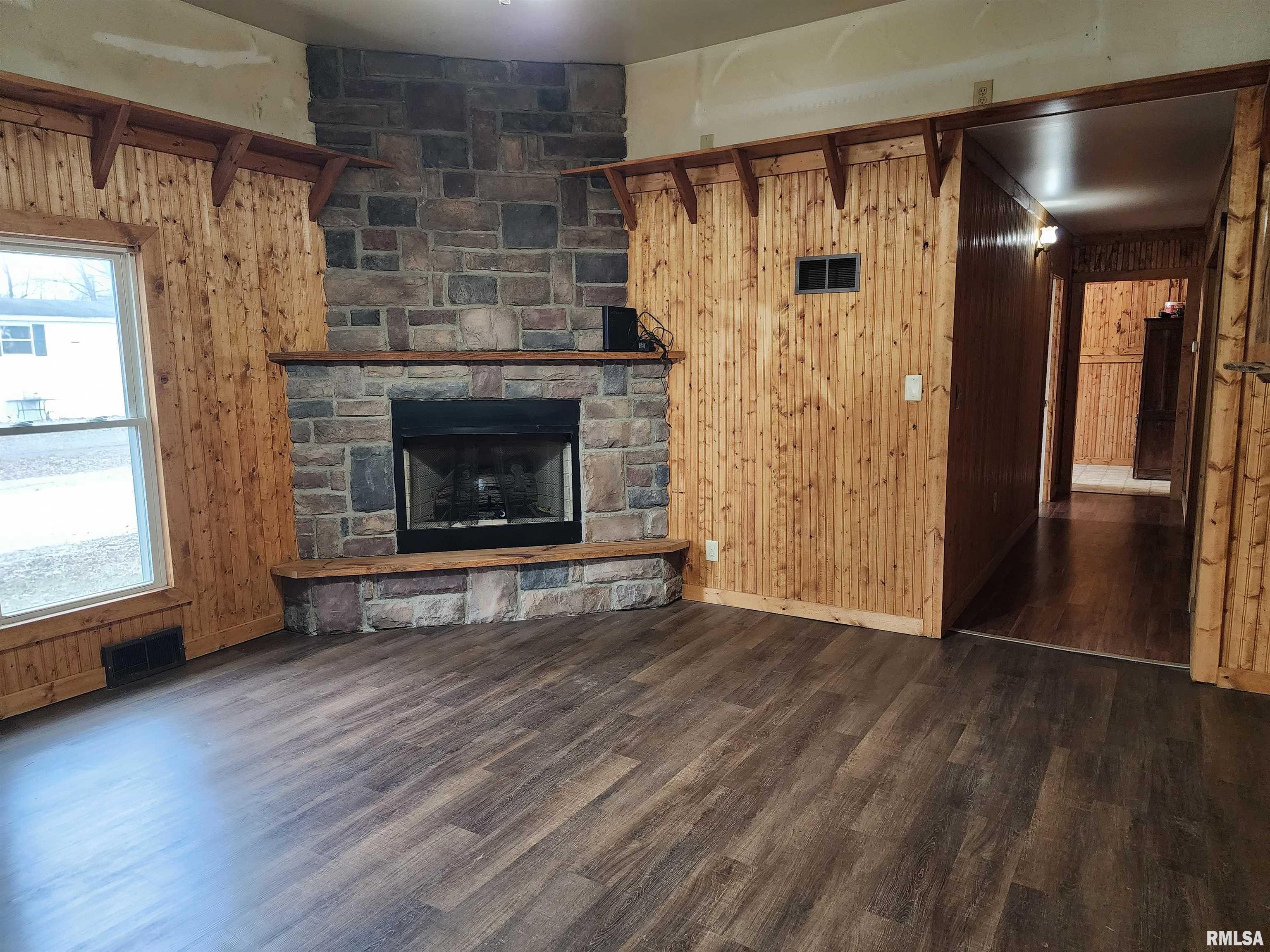 305 Simpson Street Mechanicsburg, IL 62545 - Photo 14 of 33