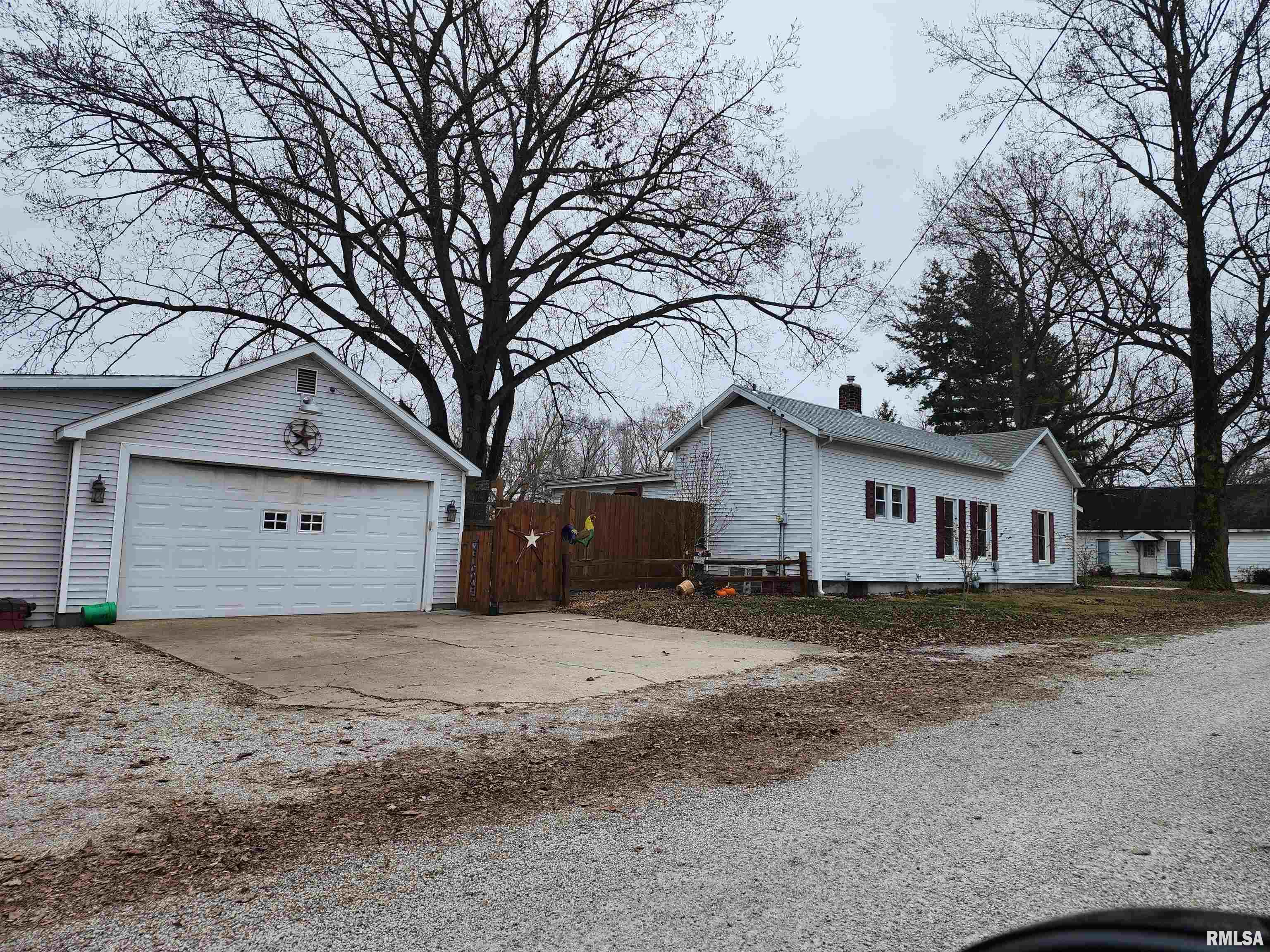 305 Simpson Street Mechanicsburg, IL 62545 - Photo 2 of 26