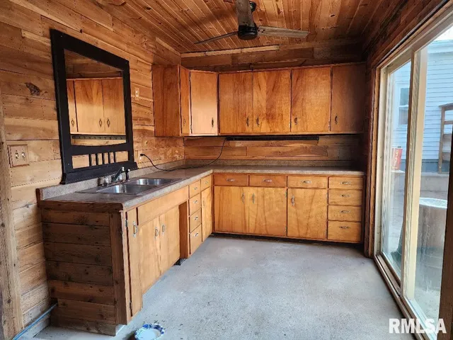 $157,000 | 305 Simpson Street, Mechanicsburg, IL 62545