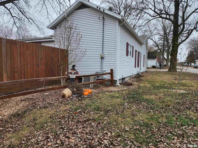 $157,000 | 305 Simpson Street, Mechanicsburg, IL 62545