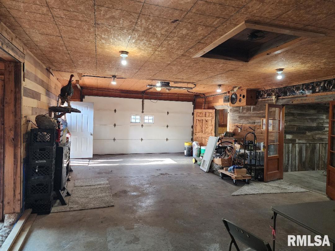 305 Simpson Street Mechanicsburg, IL 62545 - Photo 8 of 33