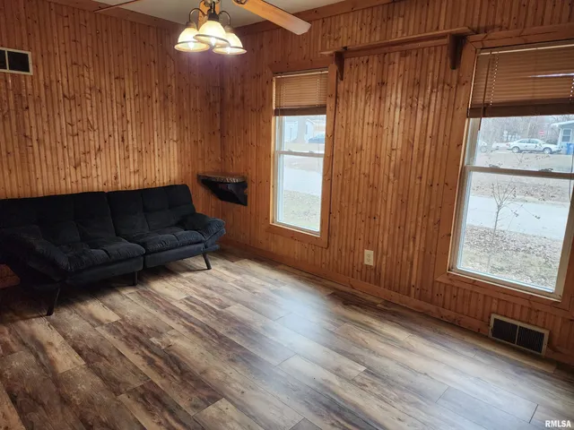 $157,000 | 305 Simpson Street, Mechanicsburg, IL 62545