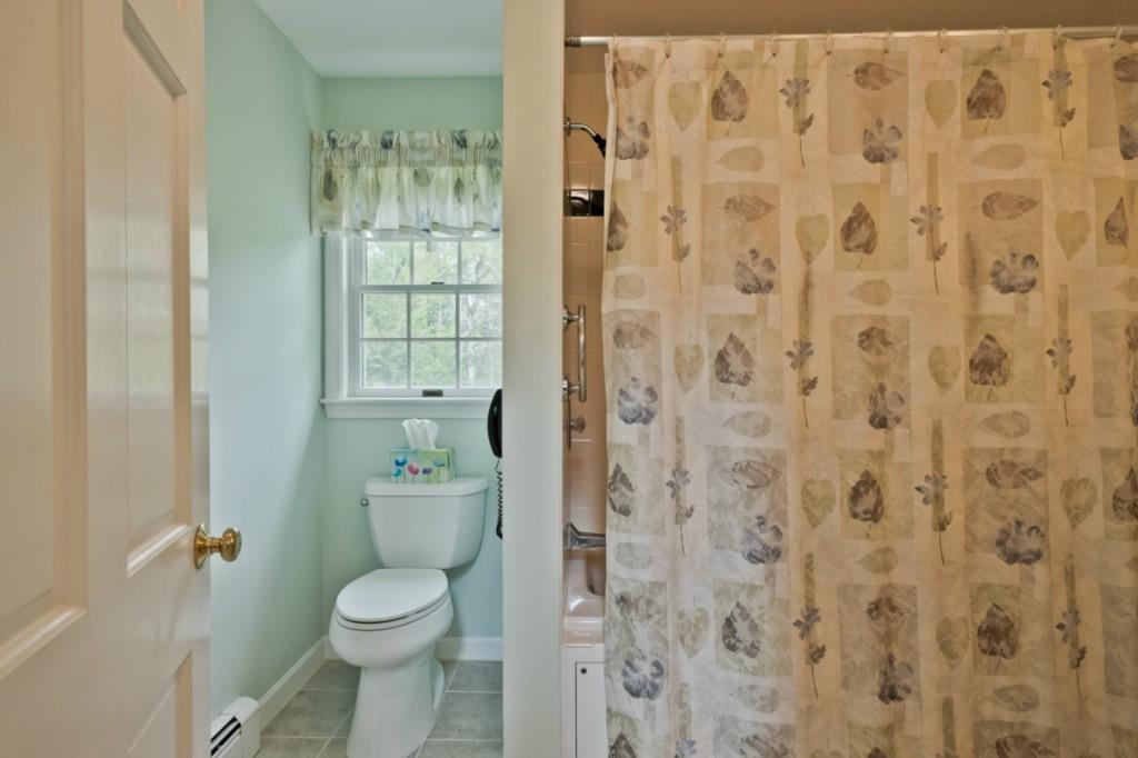 14 Wild Way Cumberland, ME 04021 - Photo 26 of 35 Full bathroom in suit