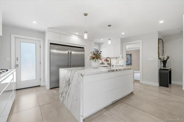 $2,900,000 | 230 Ocean Avenue, Lawrence, NY 11559