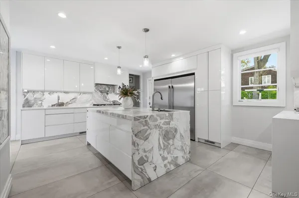 $2,900,000 | 230 Ocean Avenue, Lawrence, NY 11559