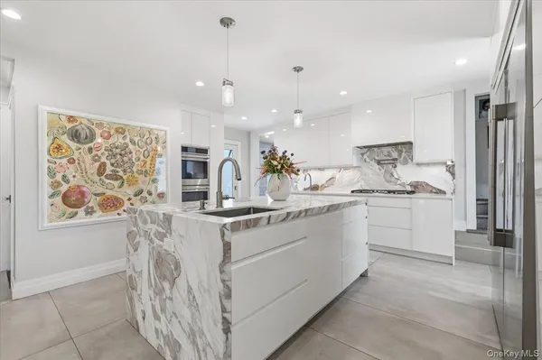 $2,900,000 | 230 Ocean Avenue, Lawrence, NY 11559