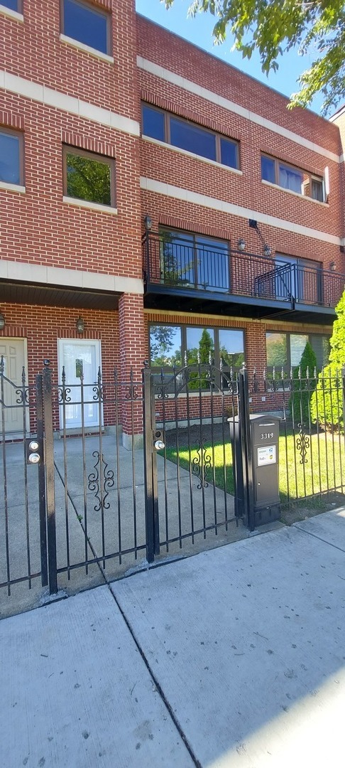3319 West Jackson Boulevard Chicago, IL 60624 - Photo 1 of 17