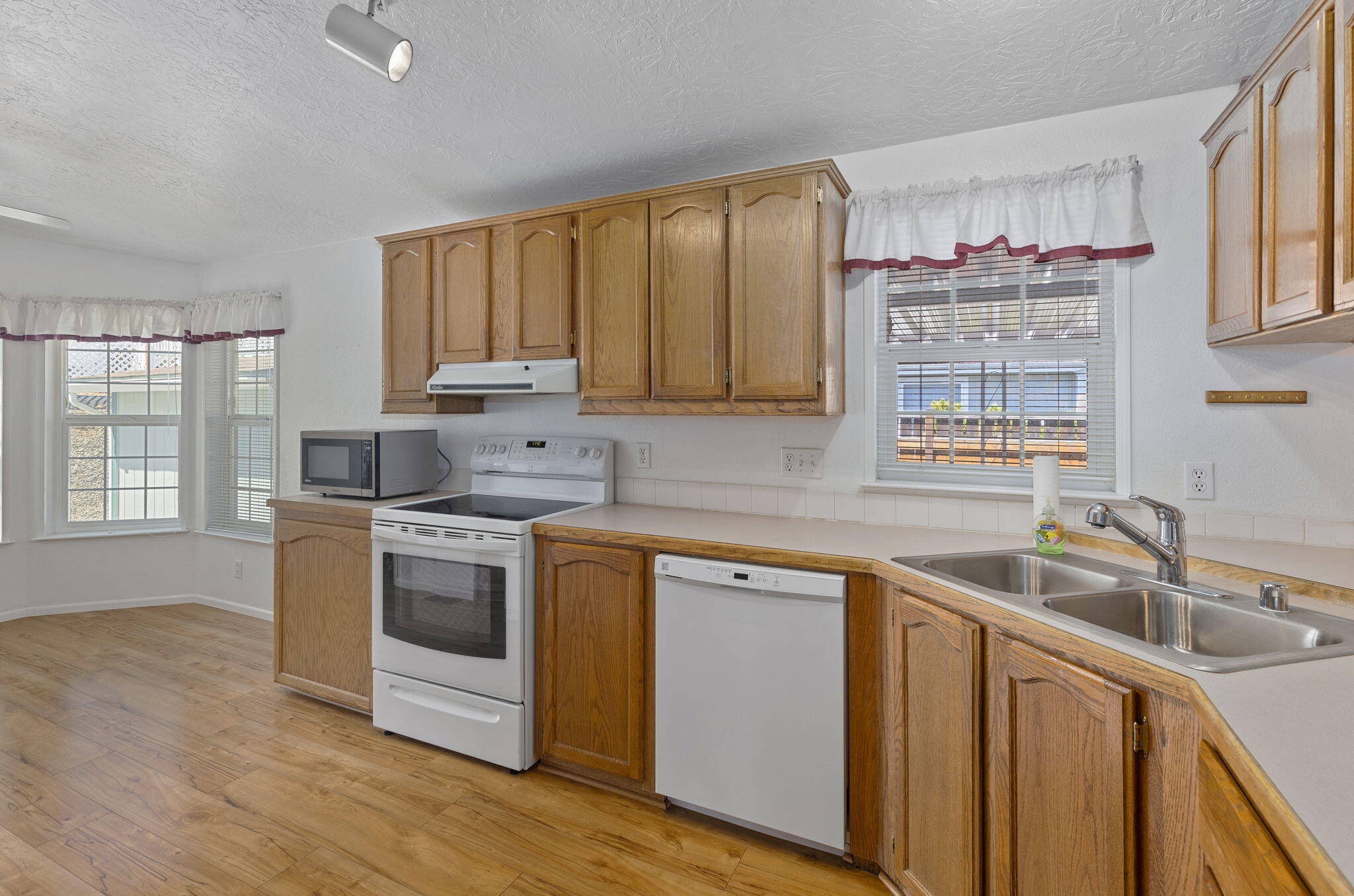 3955 South Stage Road, Unit 94 Medford, OR 97501 - Photo 12 of 40 9-web-or-mls-3955-s-stage-rd-94