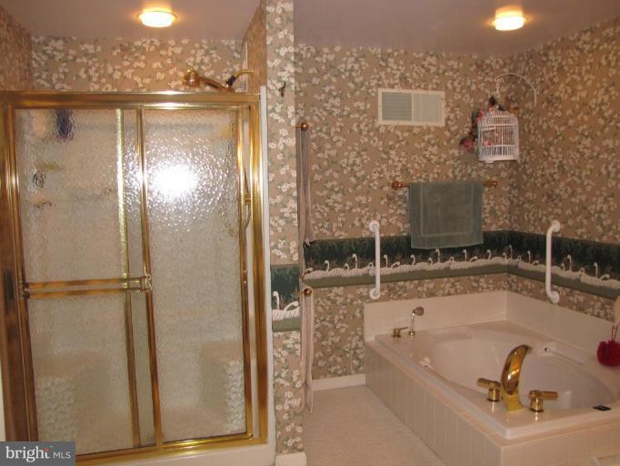 7141 Oak Ridge Road Falls Church, VA 22042 - Photo 18 of 24 Bath #1