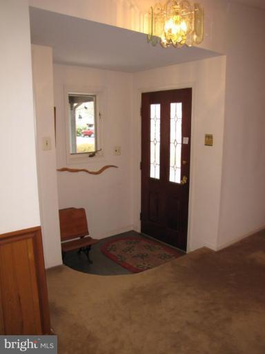 7141 Oak Ridge Road Falls Church, VA 22042 - Photo 6 of 24 Entrance / Foyer