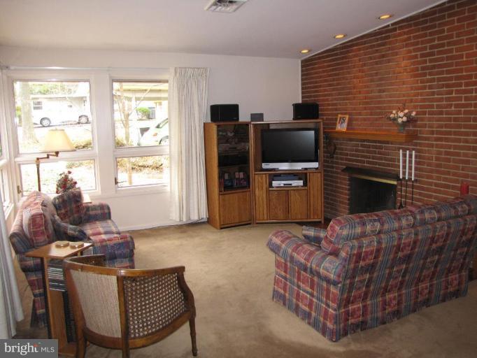 7141 Oak Ridge Road Falls Church, VA 22042 - Photo 7 of 24 Living Room