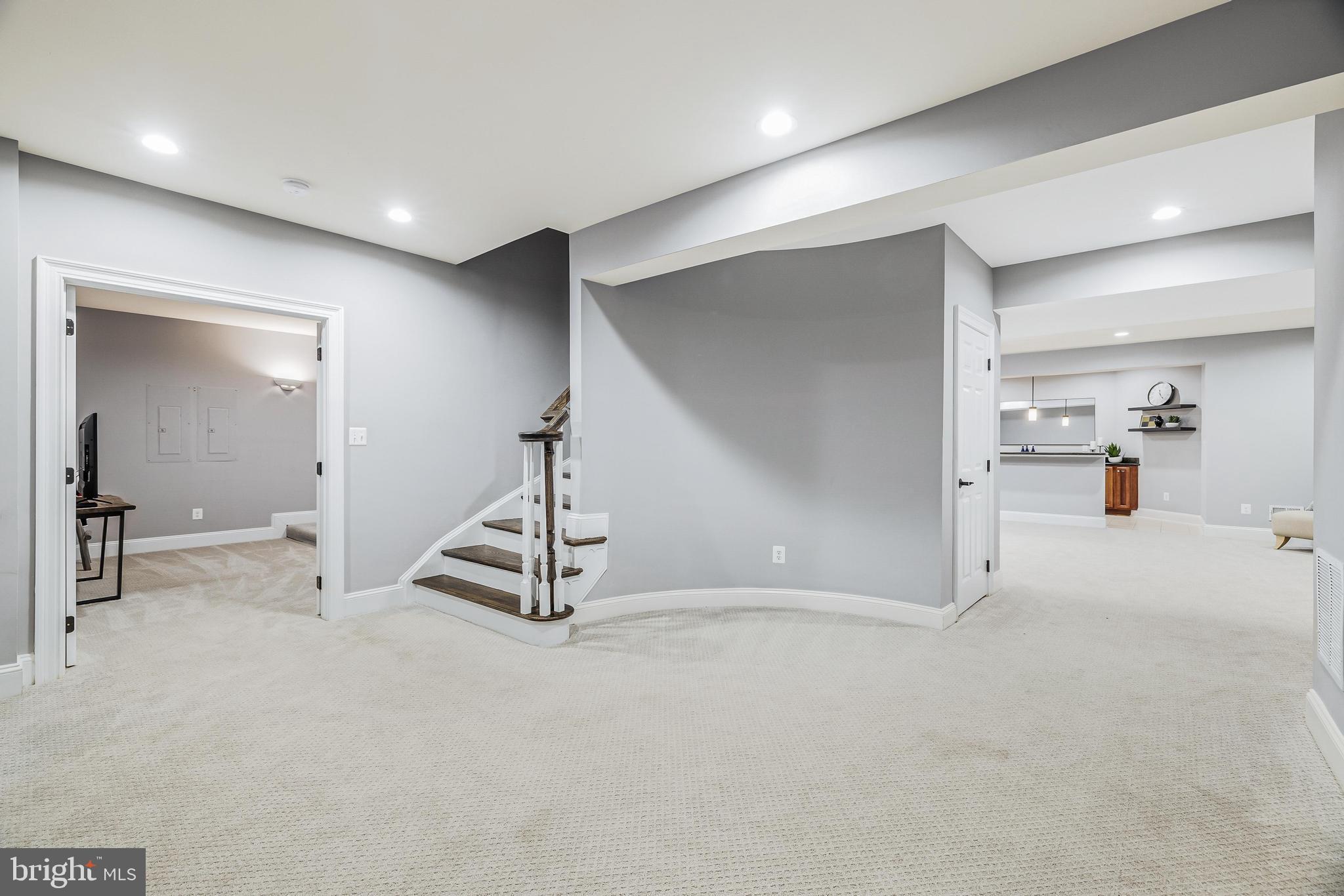 16319 Hunter Place Leesburg, VA 20176 - Photo 43 of 71 an empty room with a cabinet and mirrors